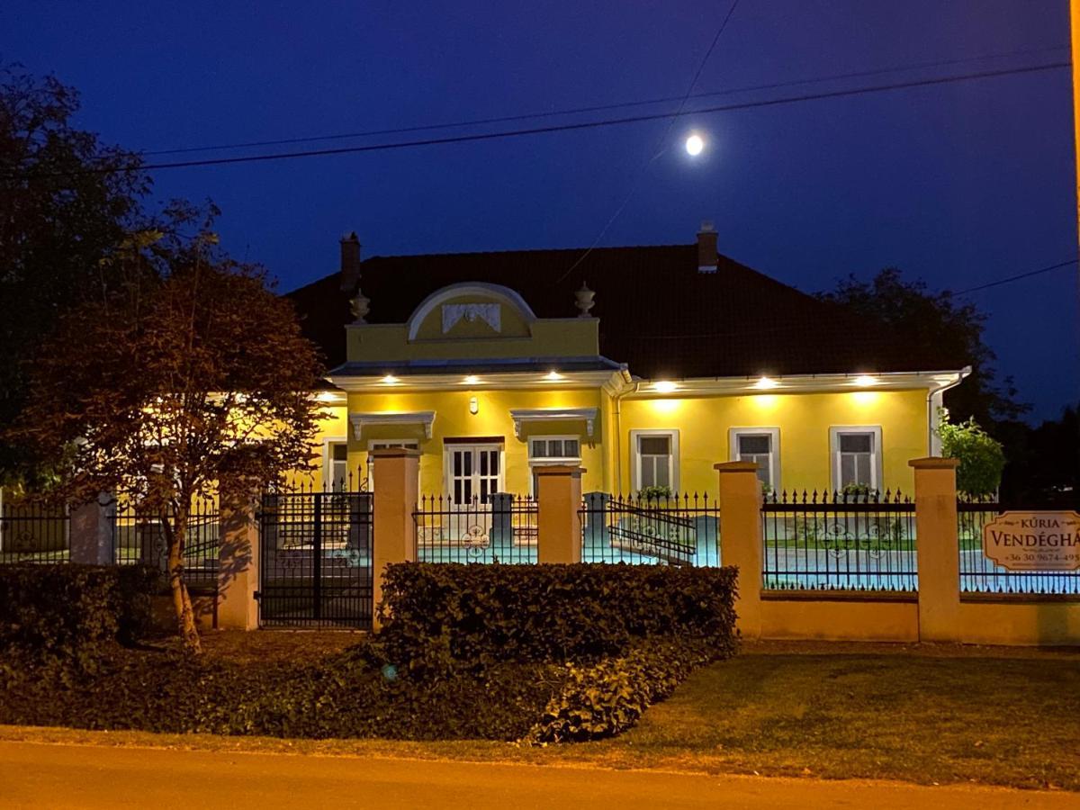 Kuria Vendeghaz Hotel Poroszló Eksteriør billede