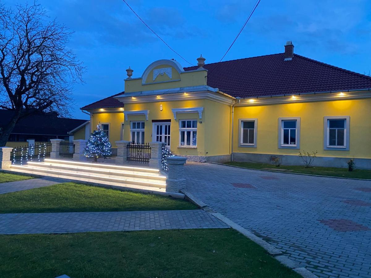 Kuria Vendeghaz Hotel Poroszló Eksteriør billede