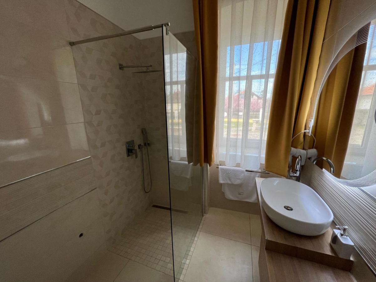 Kuria Vendeghaz Hotel Poroszló Eksteriør billede