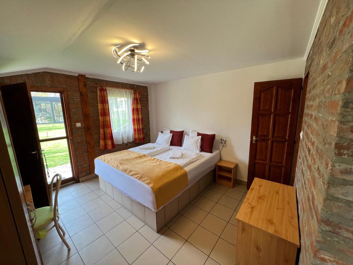 Kuria Vendeghaz Hotel Poroszló Eksteriør billede